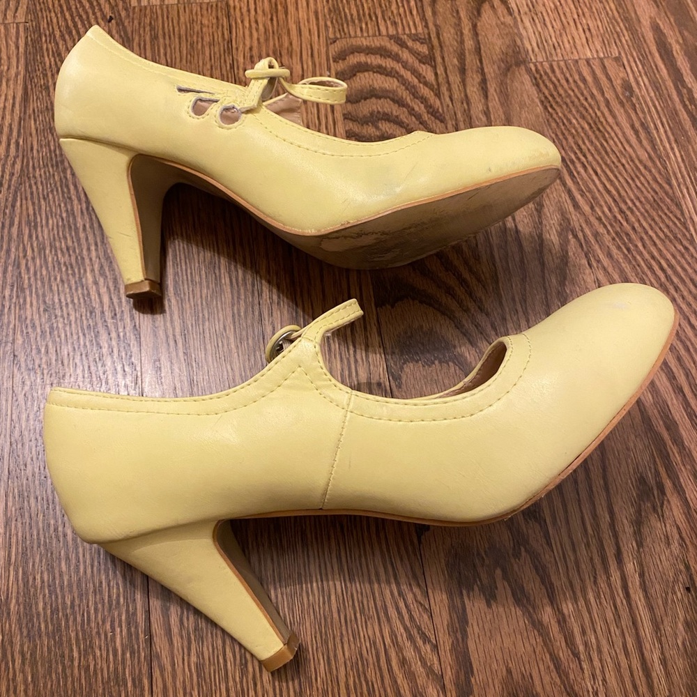 Lemon Custard 40s Heels